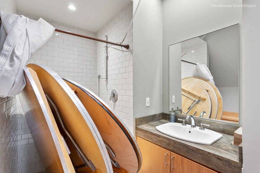 More Photos Of 1331 SW Broadway St, Portland Restaurant For Sale