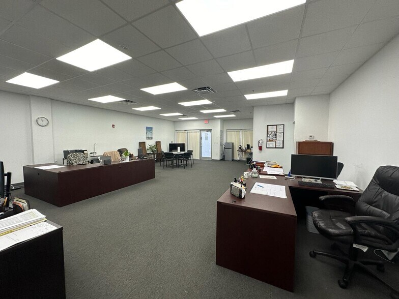 More Photos Of 12301 NW 116th Ave, Medley Distribution For Lease