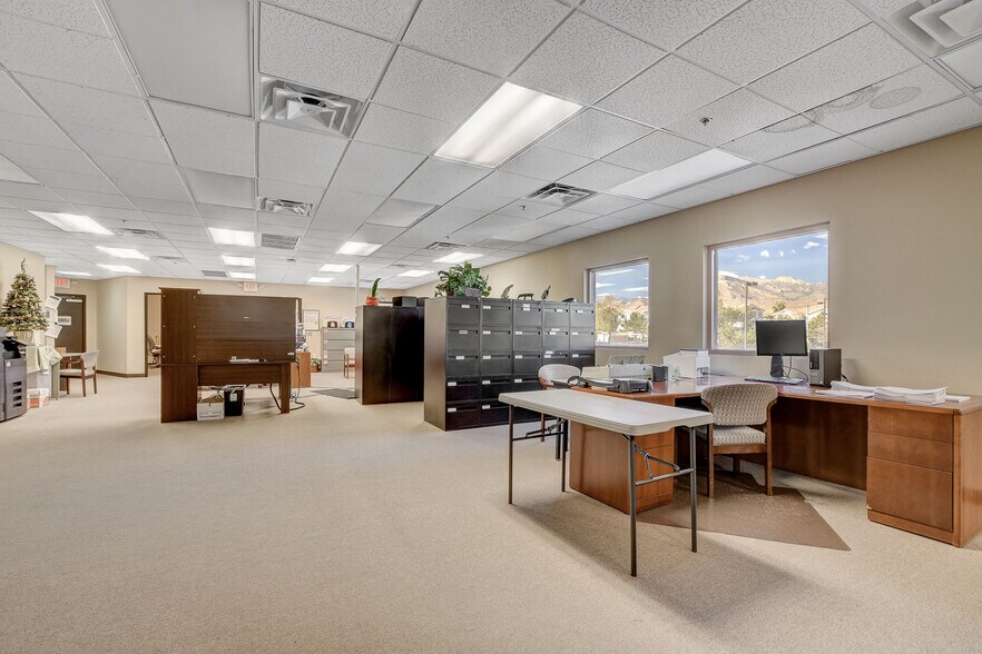 More Photos Of 9900 Covington Cross Dr, Las Vegas Office For Lease