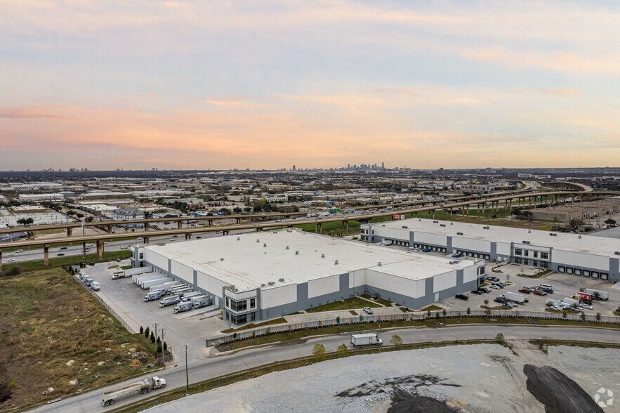 More Photos Of 10900 Goodnight Ln, Dallas Distribution For Lease