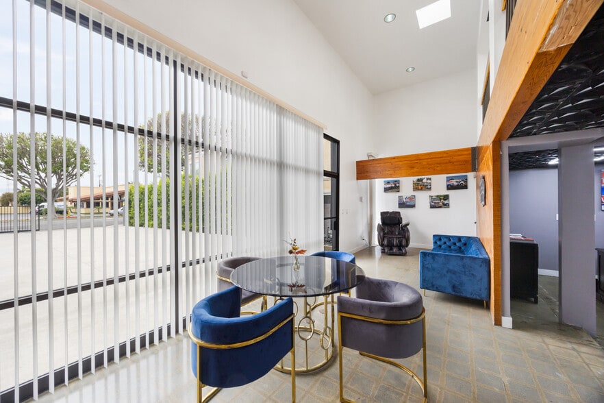 More Photos Of 14128 Paramount Blvd, Paramount Warehouse For Sale