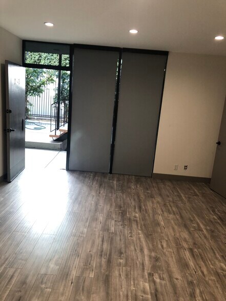 More Photos Of 8932 Reseda Blvd, Northridge Office For Lease