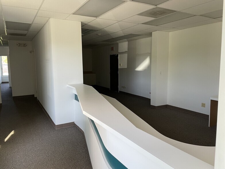 More Photos Of 4343 Old Grand Ave, Gurnee Medical For Lease
