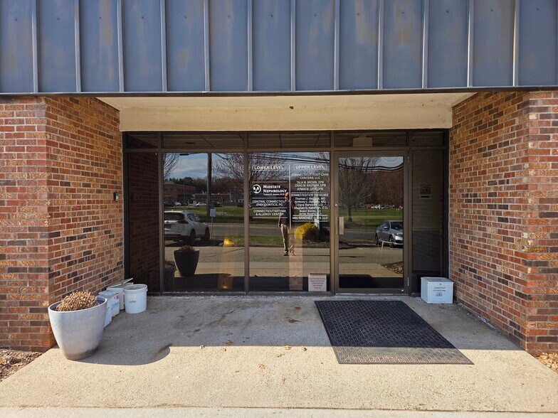 More Photos Of 535 Saybrook Rd, Middletown Medical For Lease