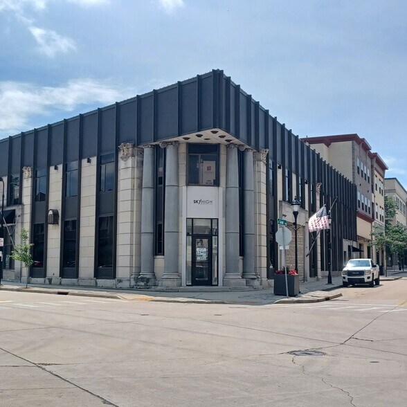 More Photos Of 259 W Broadway, Waukesha Coworking Space