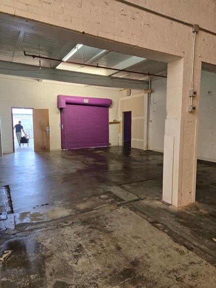 More Photos Of 5015-5025 Colorado Ave S, Seattle Warehouse For Lease