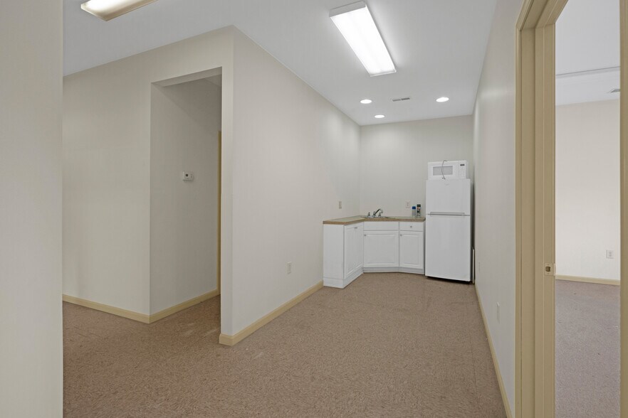 More Photos Of 31197 Wingate Rd, Sedalia Flex For Sale