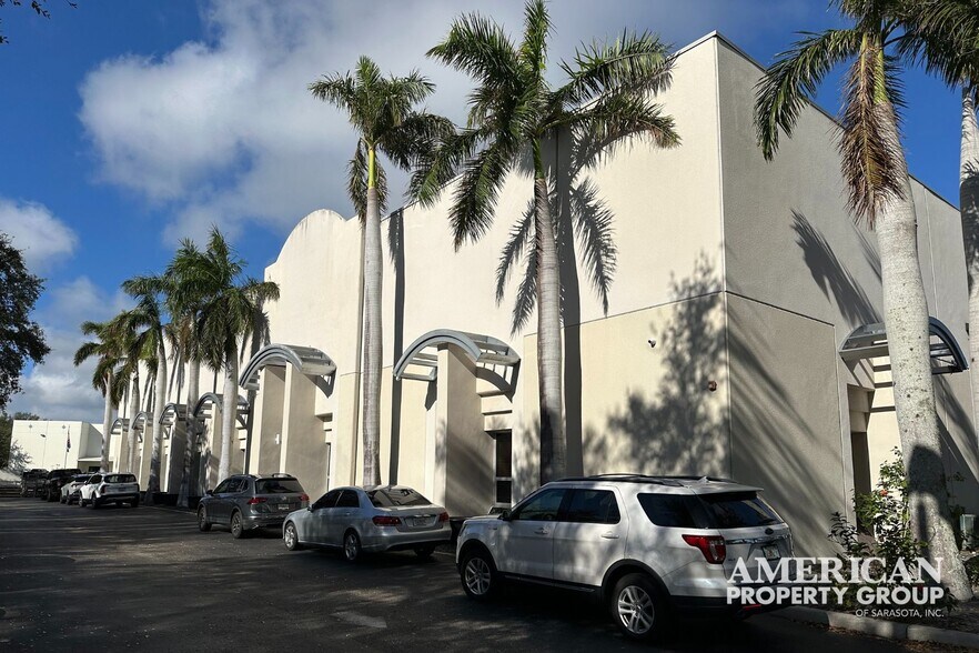 More Photos Of 2200 Murphy Ct, North Port Warehouse For Lease