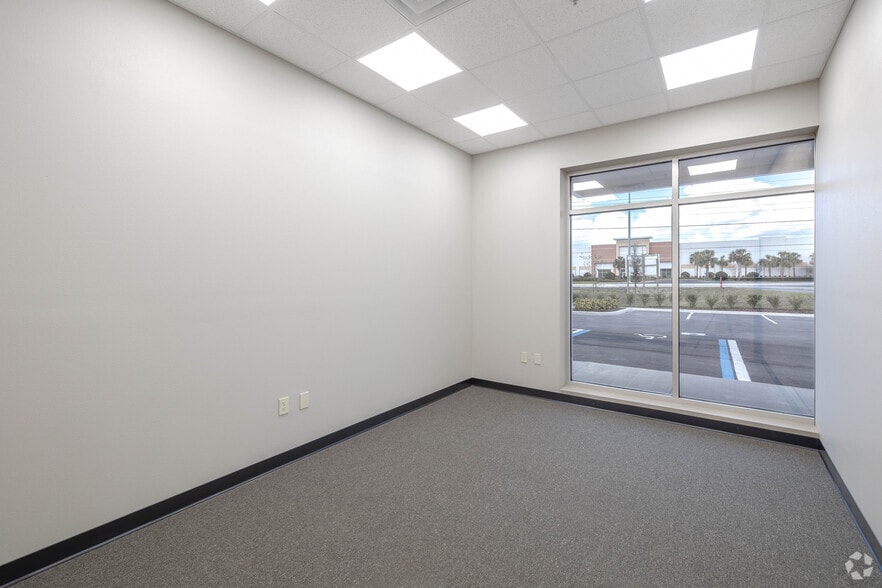 More Photos Of 3900 County Line Road, Lakeland Distribution For Lease