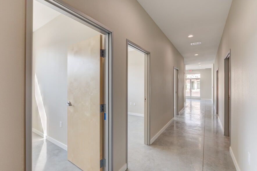 More Photos Of 1600 Dungan Ln, Austin Unknown For Lease