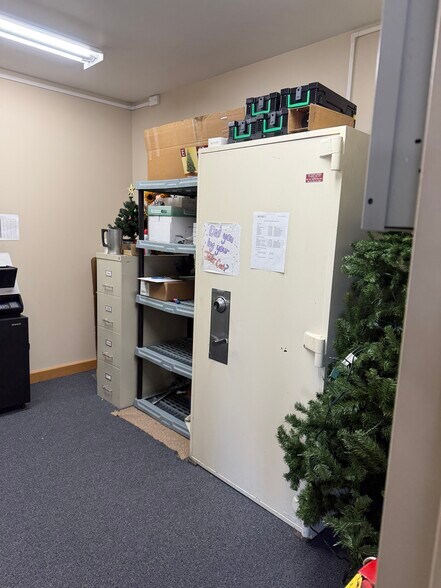 More Photos Of 118 N Broadway St, Stanley Bank For Sale