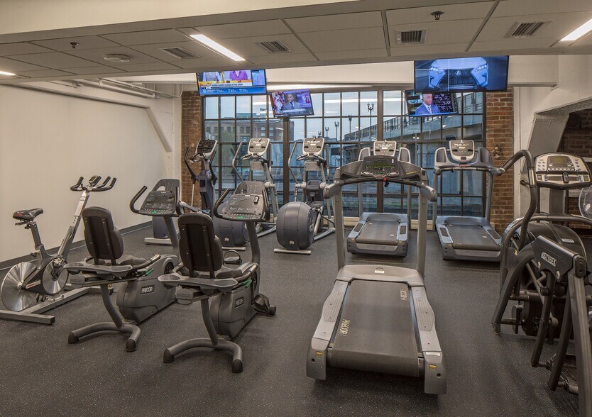 More Photos Of 950 S 10th St, Omaha Office For Lease