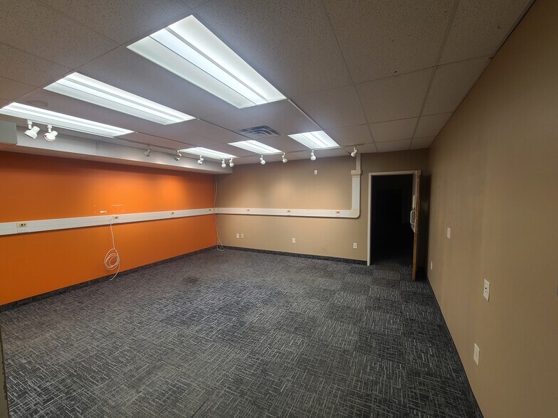 More Photos Of 2360 N Nevada Ave, Minneapolis Warehouse For Sale