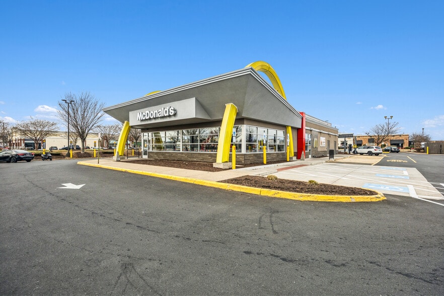 Primary Photo Of 1701 Carl D. Silver Pky, Fredericksburg Fast Food For Sale