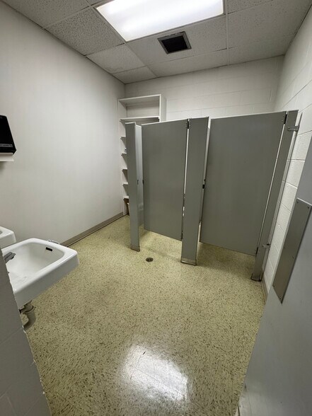 More Photos Of 508 N Commerce Ave, Front Royal Bank For Sale