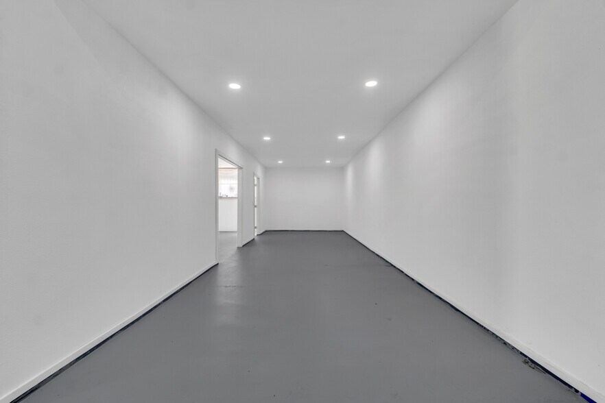 More Photos Of 1626-1640 Pine St, Oxnard Warehouse For Sale