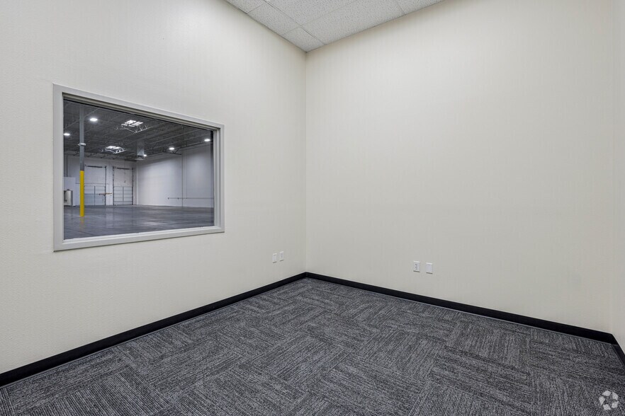 More Photos Of 420 A Pan American Dr, El Paso Unknown For Lease