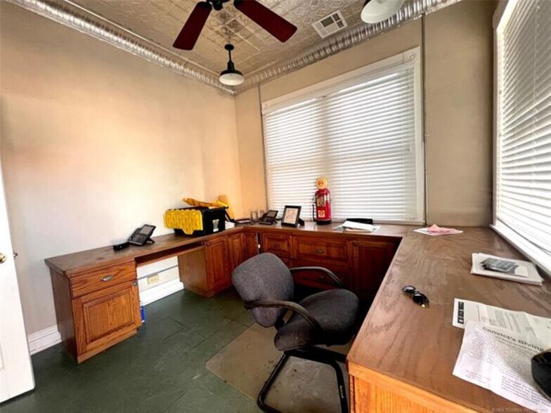 More Photos Of 2654 N Main St, Mcalester Office For Sale