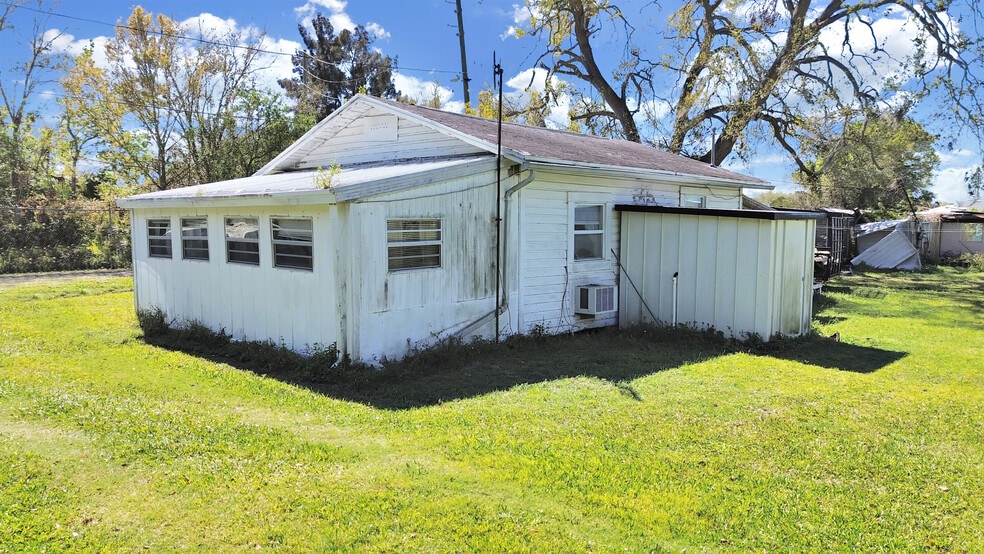 More Photos Of 6667 146th Ave N, Clearwater Specialty For Sale