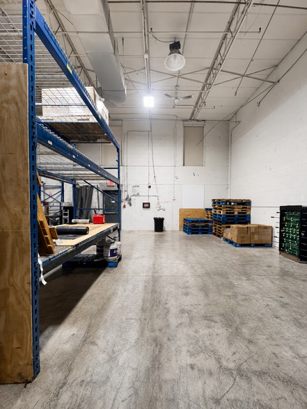 More Photos Of 327 New South Rd, Hicksville Unknown For Lease