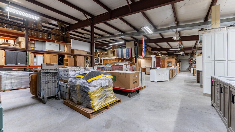 More Photos Of 19850 Houston Rd, Lebanon Showroom For Sale