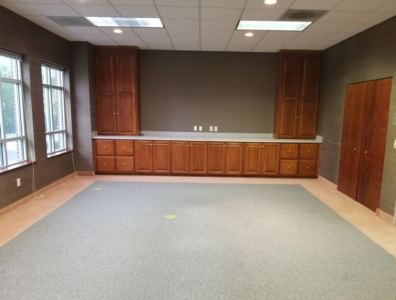 More Photos Of 725 Highland Oaks Dr, Winston-Salem Medical For Lease