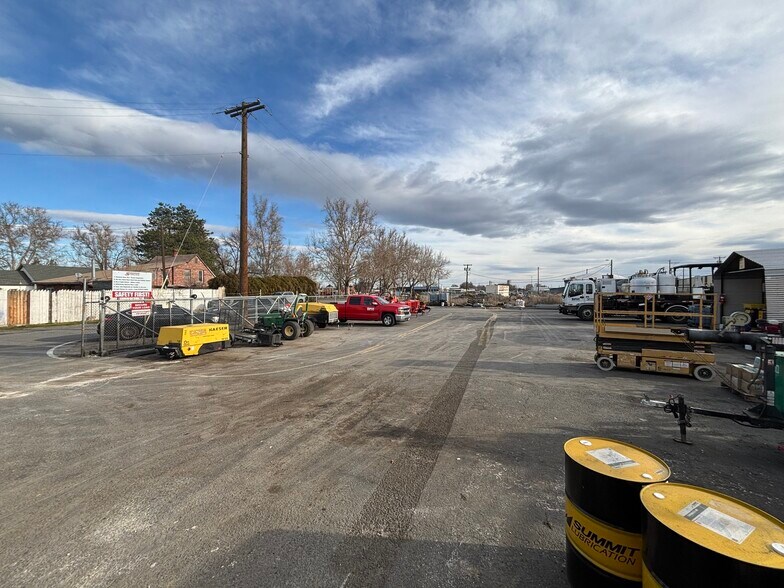 More Photos Of 723 W Deschutes Ave, Kennewick Industrial For Sale