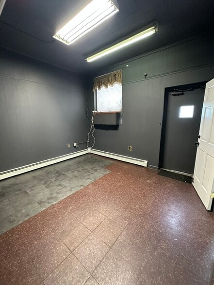 More Photos Of 117-121 Gertrude Ave, Paramus Flex For Lease