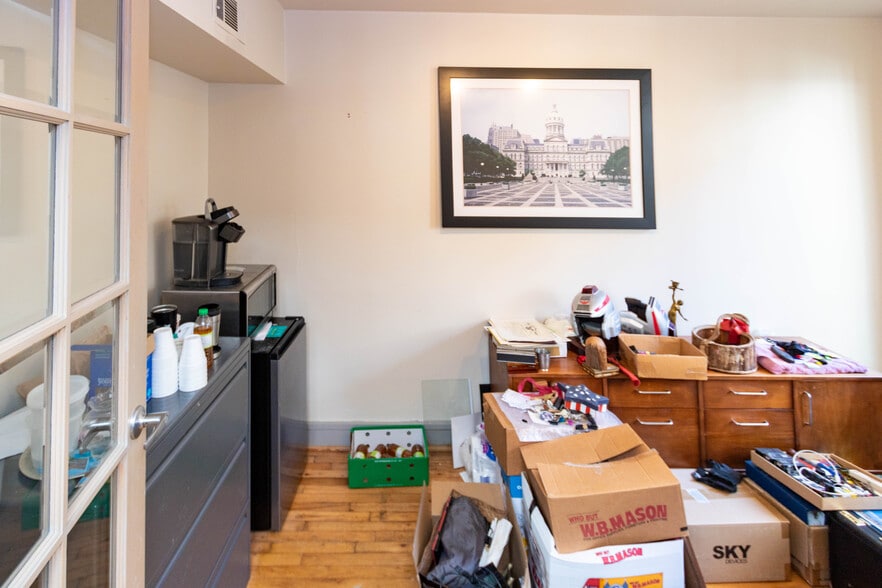 More Photos Of 115 W Saratoga St, Baltimore Storefront Retail Residential For Sale