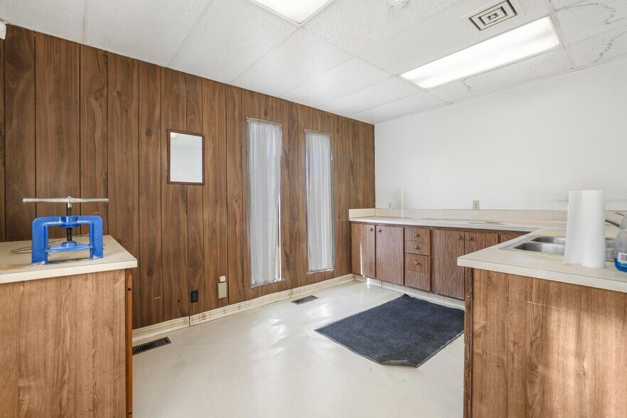 More Photos Of 507 Main Ave W, Twin Falls Flex For Sale