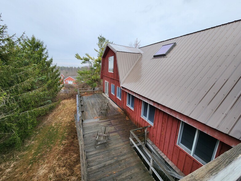 More Photos Of 303 Gunderman Rd, Spencer Flex For Sale