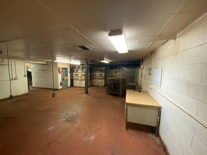 More Photos Of 14 W Michigan Ave, Ypsilanti Storefront For Lease