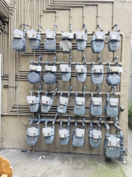 More Photos Of 2451 Seminary Ave, Oakland Apartments For Sale