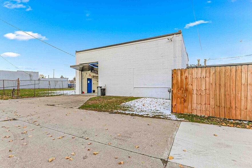 More Photos Of 22711 Dequindre Rd, Hazel Park Warehouse For Sale