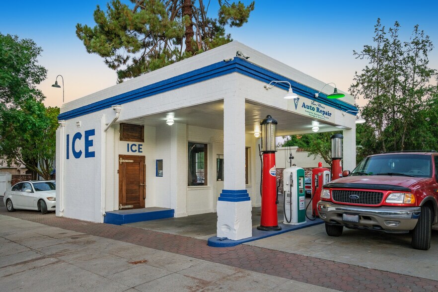 Primary Photo Of 2740 N Van Ness Blvd, Fresno Service Station For Sale