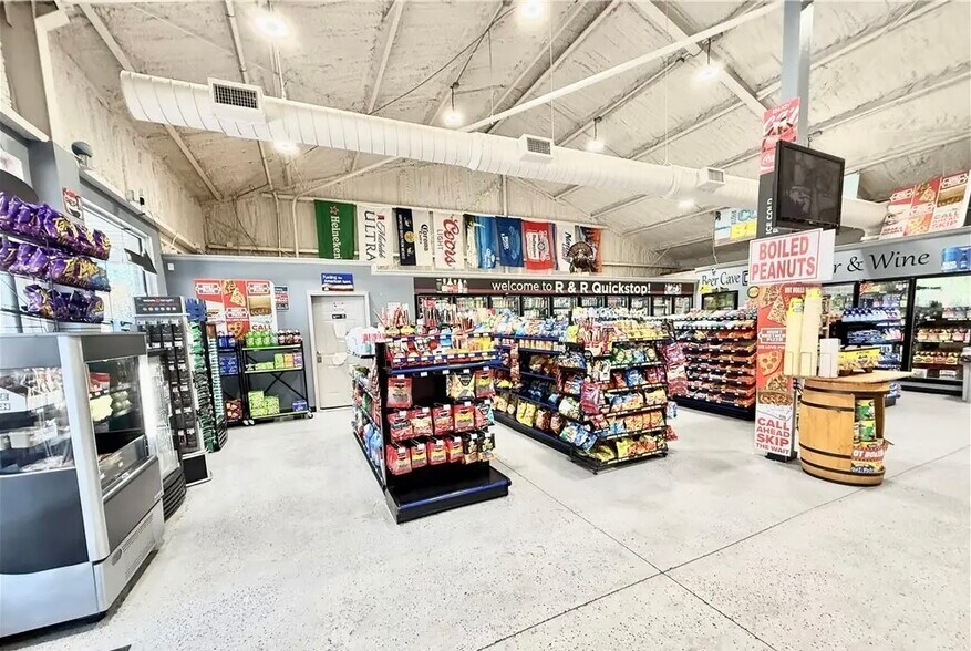 More Photos Of 6134 Elim Church Rd NE, Ludowici Service Station For Sale