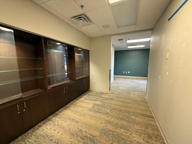 More Photos Of 3413 Golden Rd, Tyler Medical For Sale