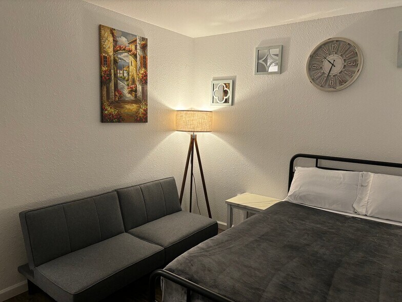 More Photos Of 8592 La Porte Rd, Brownsville Hotel For Sale