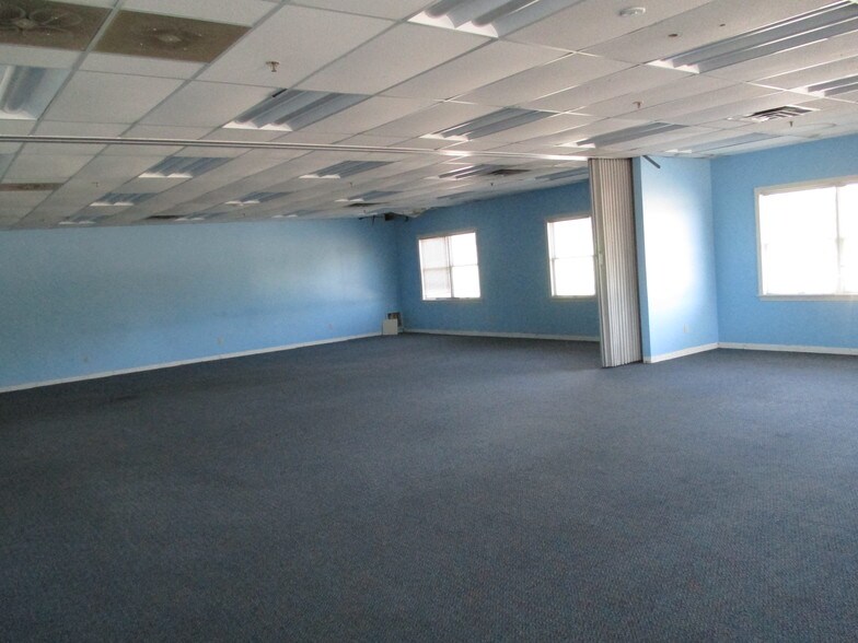 More Photos Of 23 McIntosh Ave, Dover Office For Lease