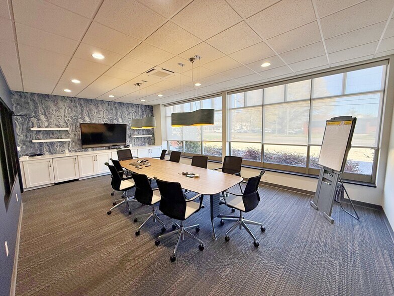 More Photos Of 104 Mull St, Morganton Office For Sale
