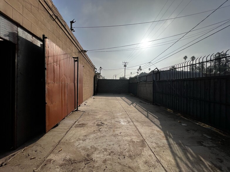 More Photos Of 1044 W 1st St, Pomona Light Manufacturing For Lease