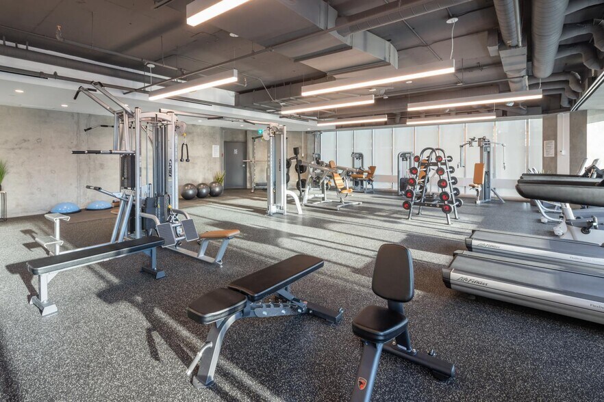 More Photos Of 1500 W Georgia St, Vancouver Office For Lease