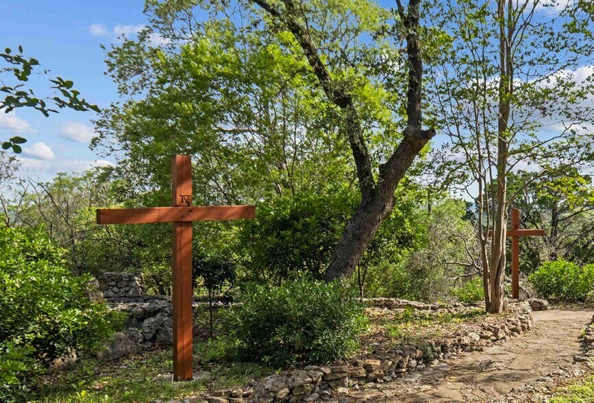 More Photos Of 316 W Highland Dr, Boerne Office For Sale