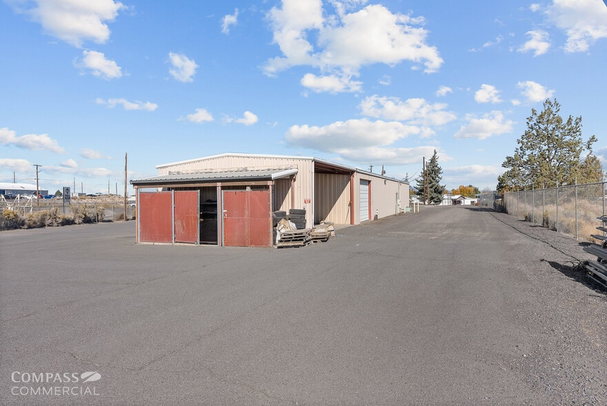 More Photos Of 498 SW Veterans Way, Redmond Industrial For Sale