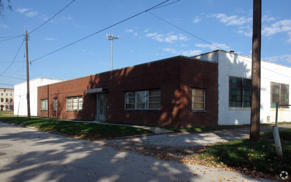 More Photos Of 340 Tudor St, Toledo Warehouse For Lease