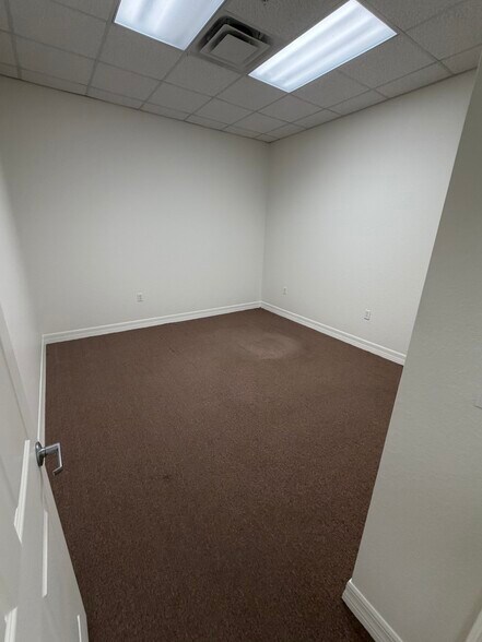 More Photos Of 1062 Bloomingdale Ave, Valrico Office For Sale