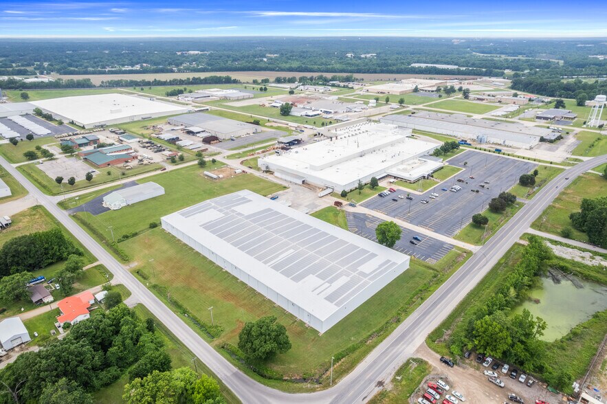 Primary Photo Of 1515 Cravens Rd, Poplar Bluff Warehouse For Sale