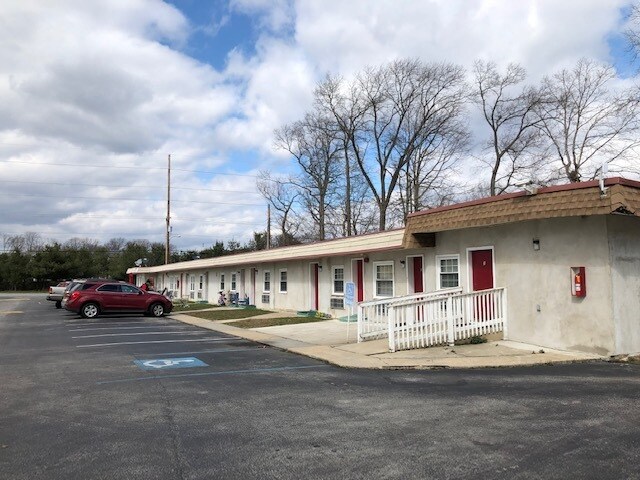 More Photos Of 899 Corkery Ln, Williamstown Hotel For Sale