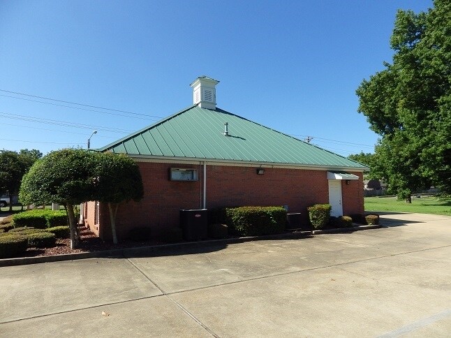 More Photos Of 1149 E Church Hill Rd, West Point Freestanding For Lease