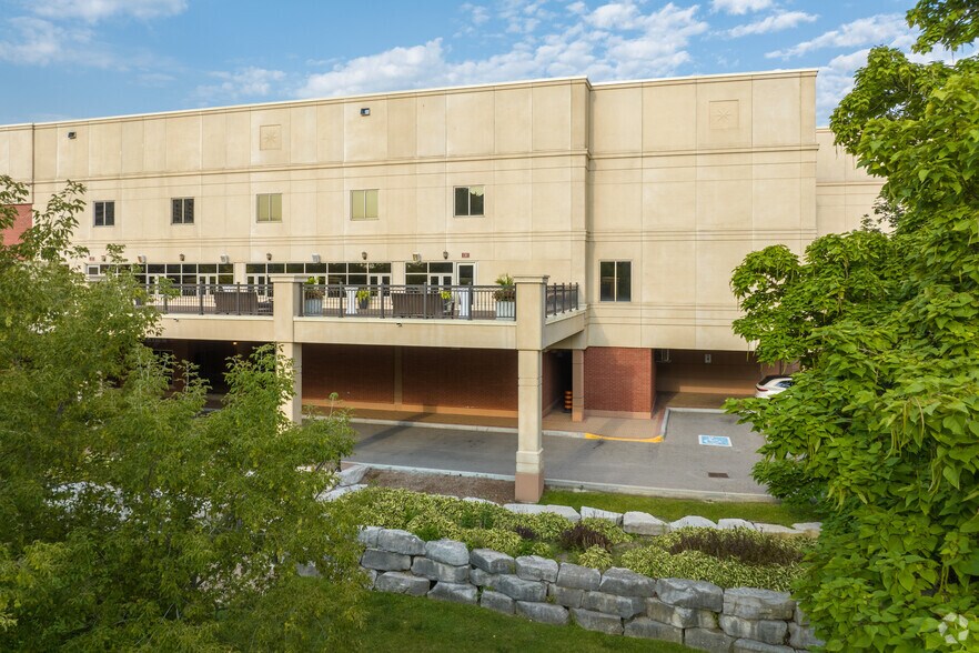 More Photos Of 2839 Rutherford Rd, Vaughan General Retail For Lease